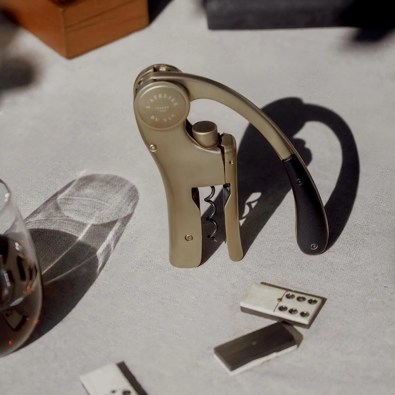 L'atelier Du Vin Oeno Motion Gold Nomad Lever Corkscrew Gift Set - Luxury Sommelier Wine Bottle Opener with Premium Black Leather Case for Wine Tasting Accessories Emblematic Wine Key Made In France