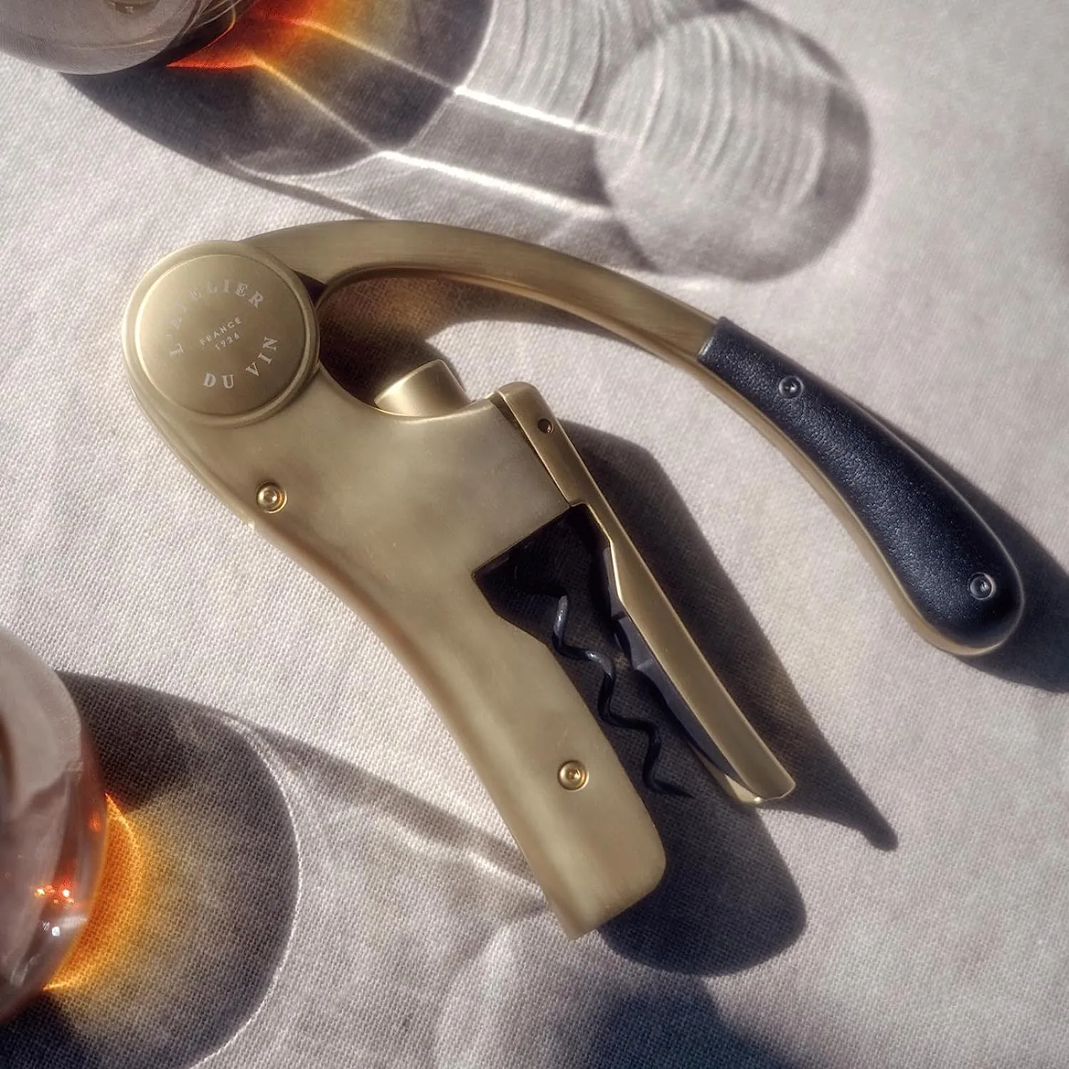 L'atelier Du Vin Oeno Motion Gold Nomad Lever Corkscrew Gift Set - Luxury Sommelier Wine Bottle Opener with Premium Black Leather Case for Wine Tasting Accessories Emblematic Wine Key Made In France