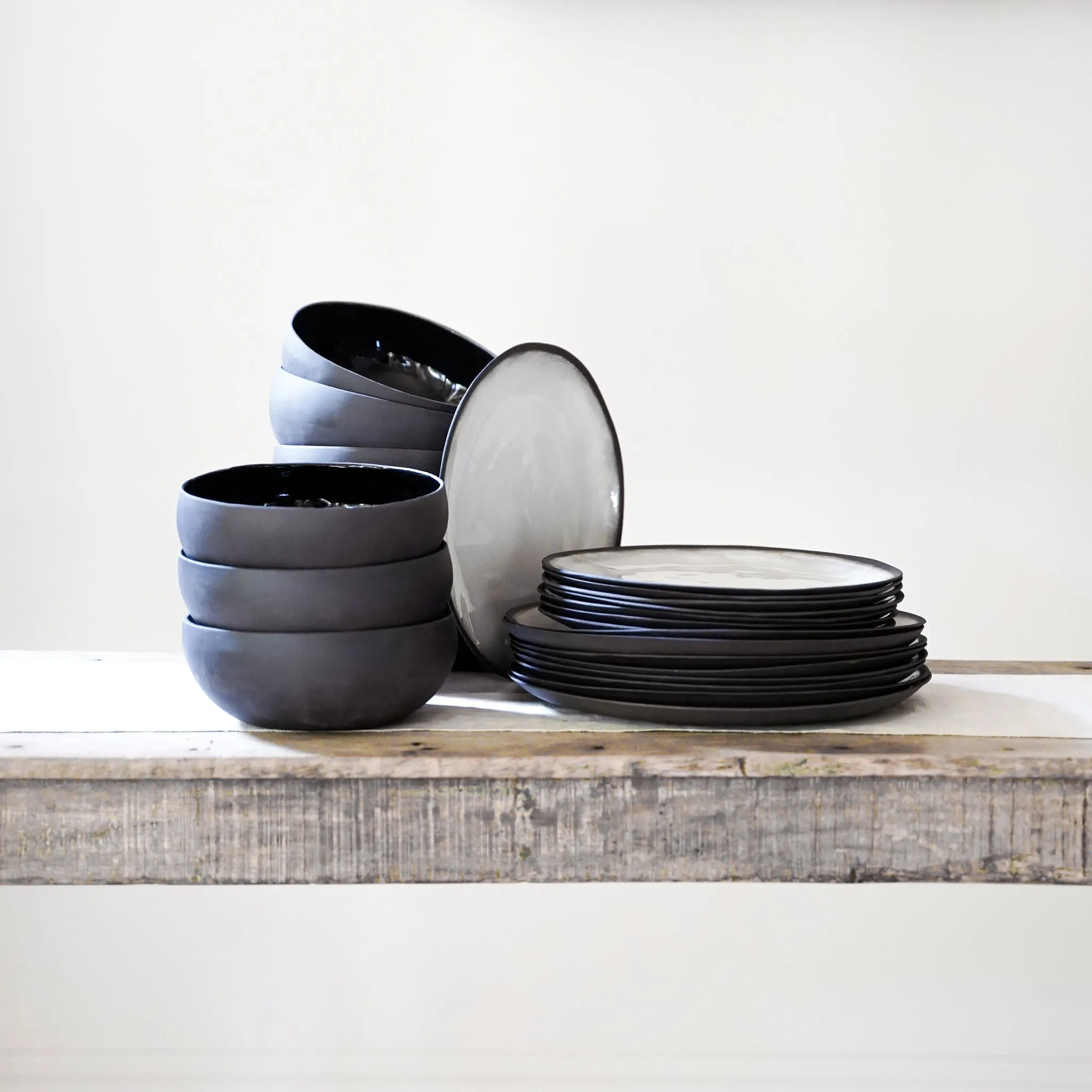 Rimmed Dinner Set for 4